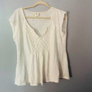 Deletta Off White short sleeve lattice front V neck blouse top